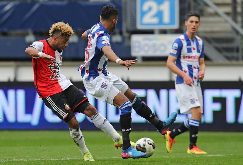 总是相伴相 总是相伴相