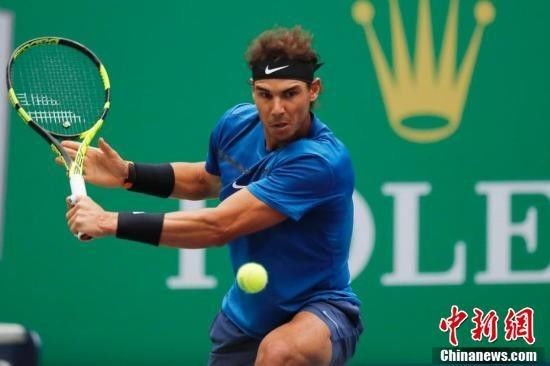 早在他效力 早在他效力